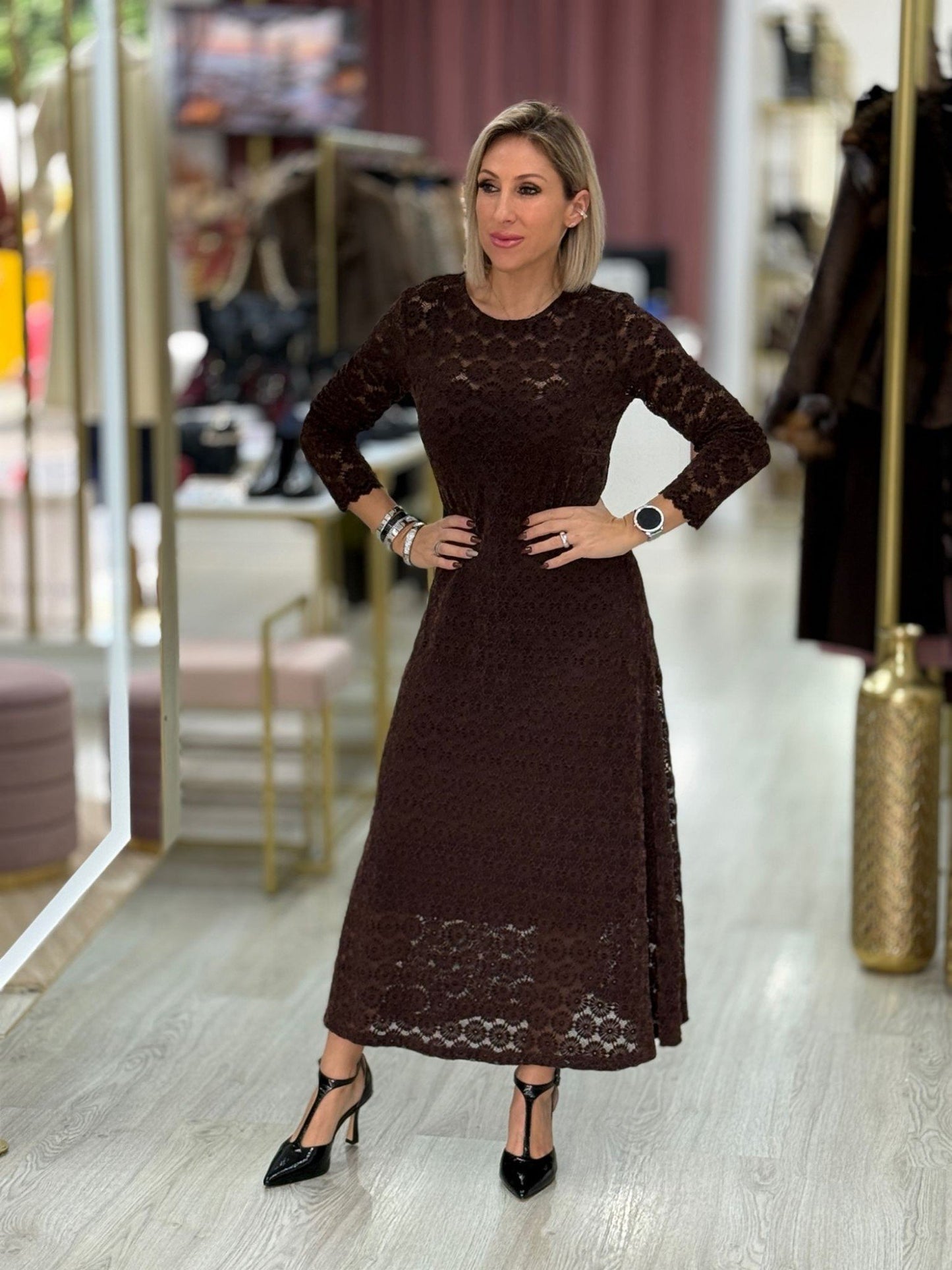 Vestido midi em renda (+ cores)