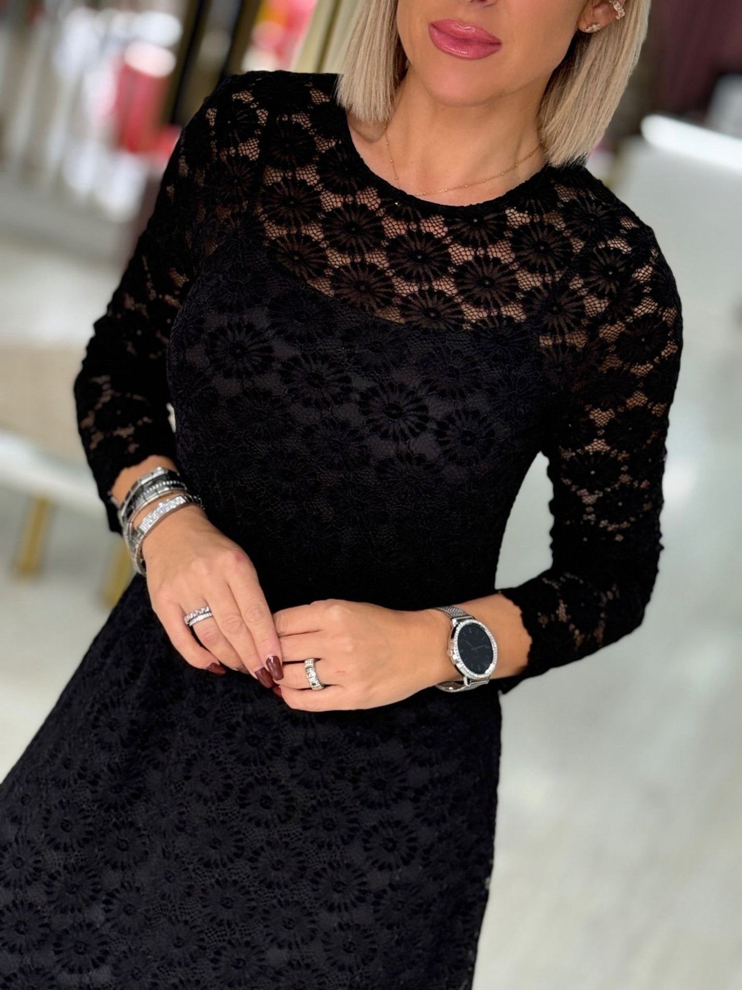 Vestido midi em renda (+ cores)