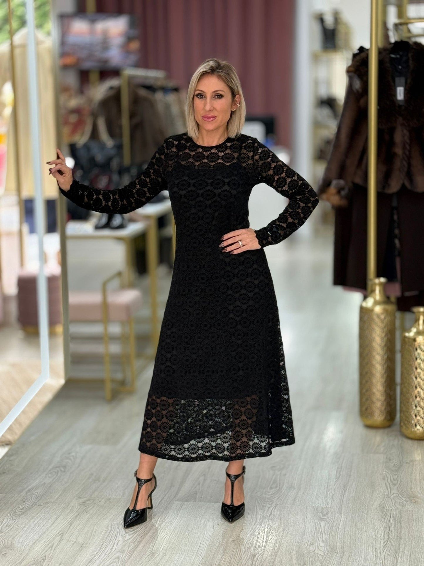 Vestido midi em renda (+ cores)