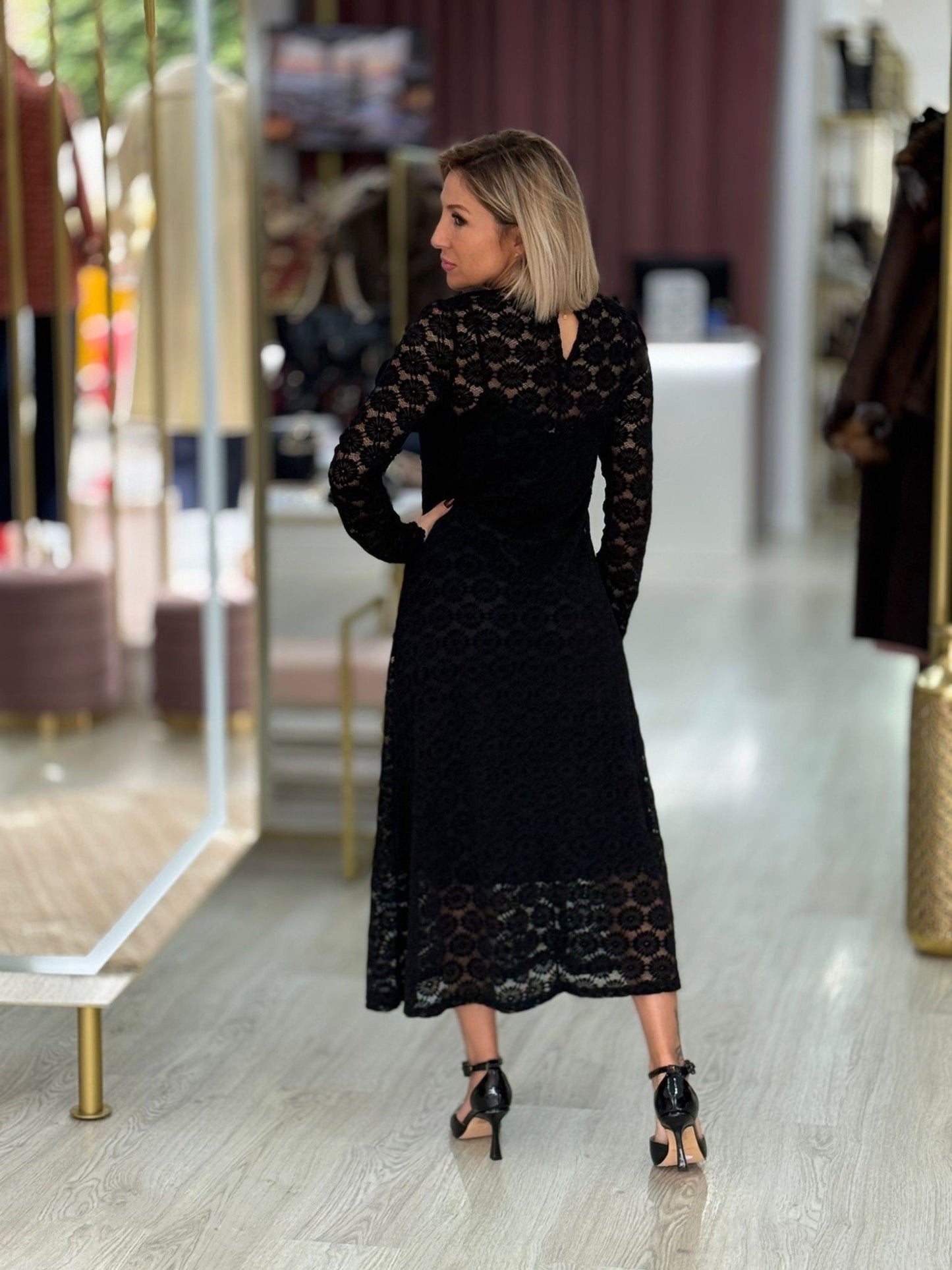 Vestido midi em renda (+ cores)