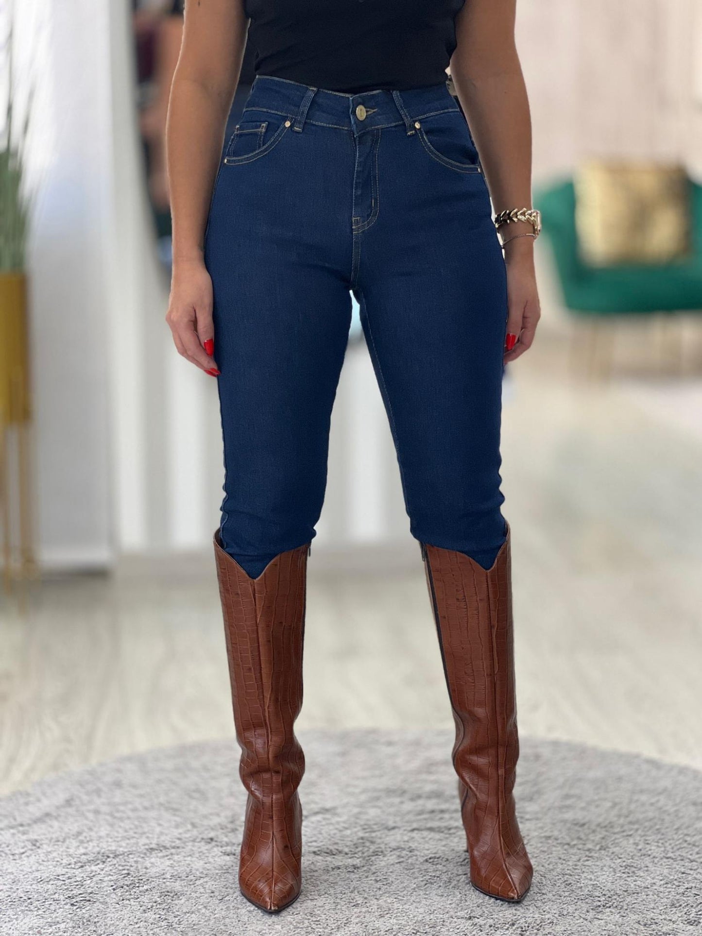 Jeans de cintura subida com pormenor bordado