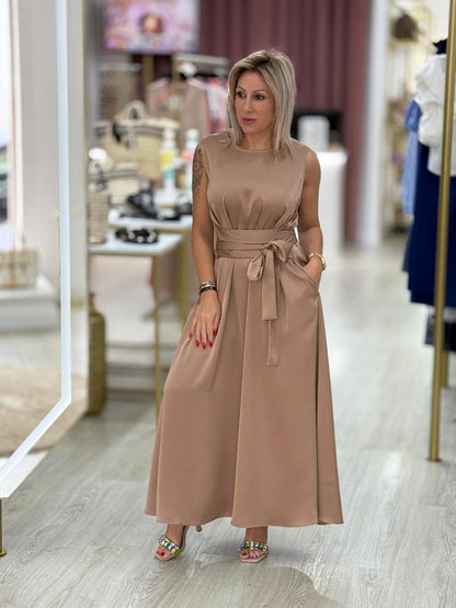 Vestido clássico midi acetinado