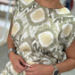 Blusa curta acetinada estampada
