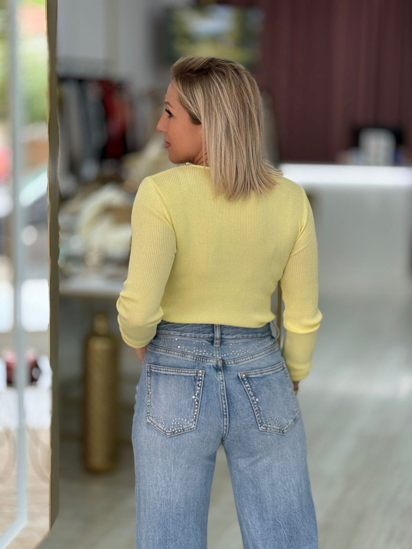 Camisola de malha canelada com decote em V (+ cores)