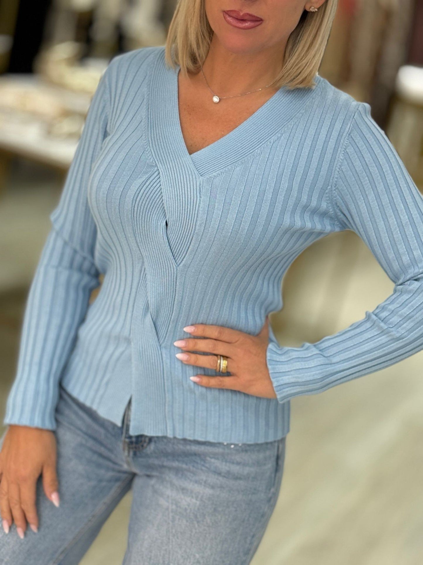 Camisola de malha canelada com decote em V (+ cores)