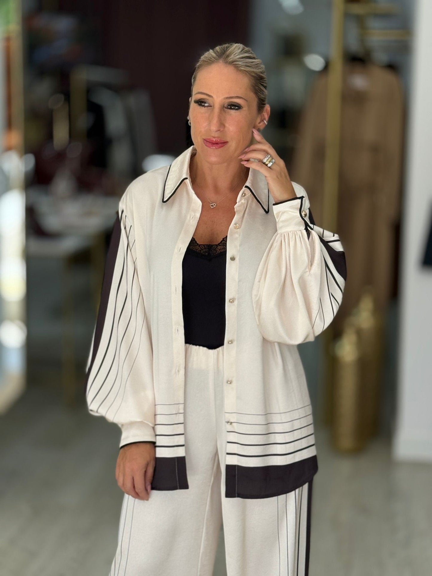 Blusa acetinada