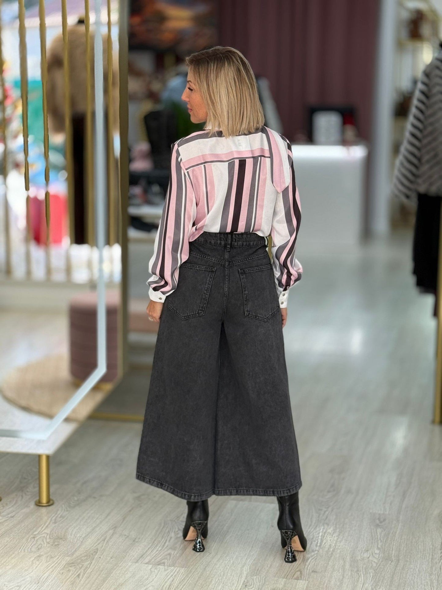 Camisa às Riscas com Gravata