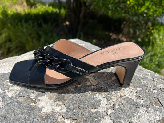 Sandália com  corrente (+cores)