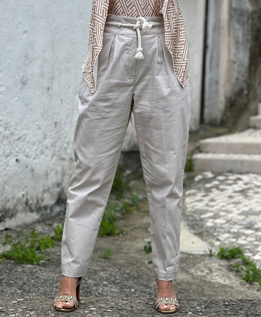 Calça com cordão